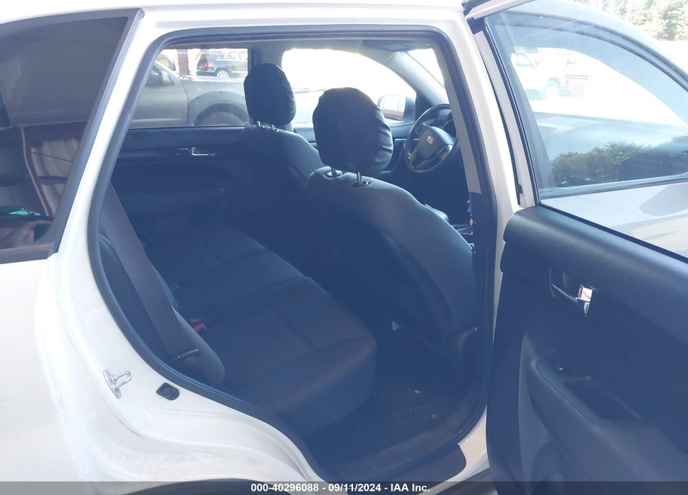 2012 KIA SORENTO VIN: 5XYKT3A61CG255811