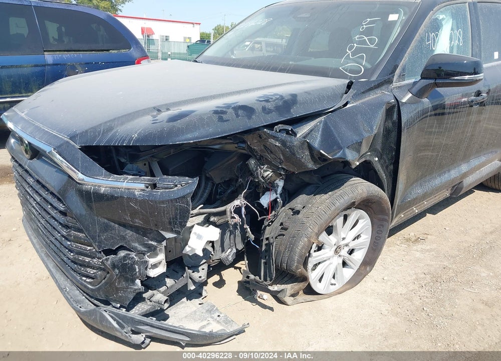 2024 TOYOTA GRAND HIGHLANDER XLE VIN: 5TDAAAB53RS039899