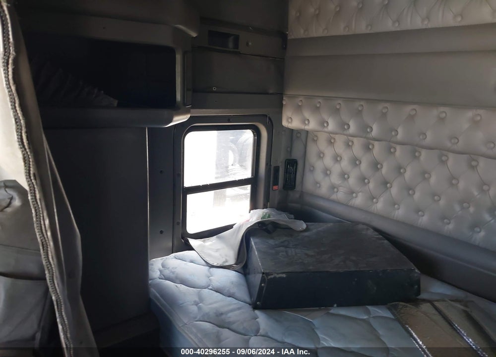 2012 KENWORTH CONSTRUCTION T660 VIN: 1XKAA49X3CJ287443