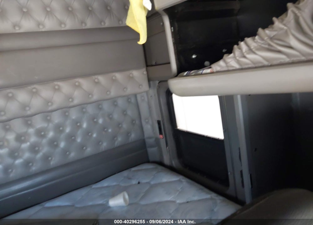 2012 KENWORTH CONSTRUCTION T660 VIN: 1XKAA49X3CJ287443