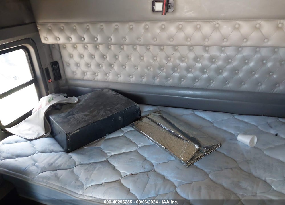 2012 KENWORTH CONSTRUCTION T660 VIN: 1XKAA49X3CJ287443