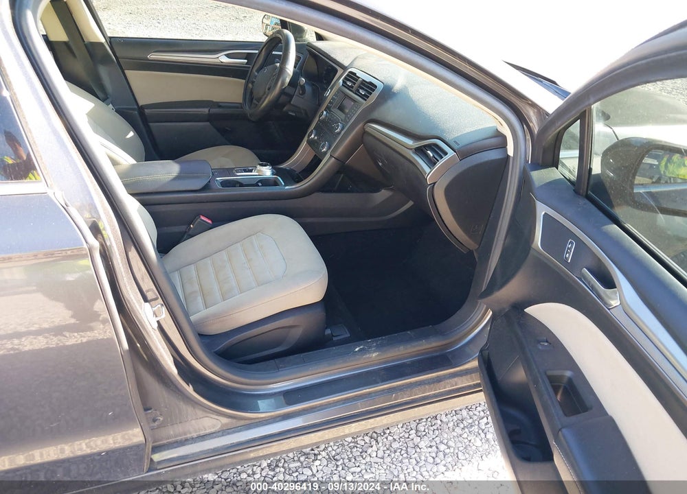 2017 FORD FUSION S VIN: 3FA6P0G74HR123679