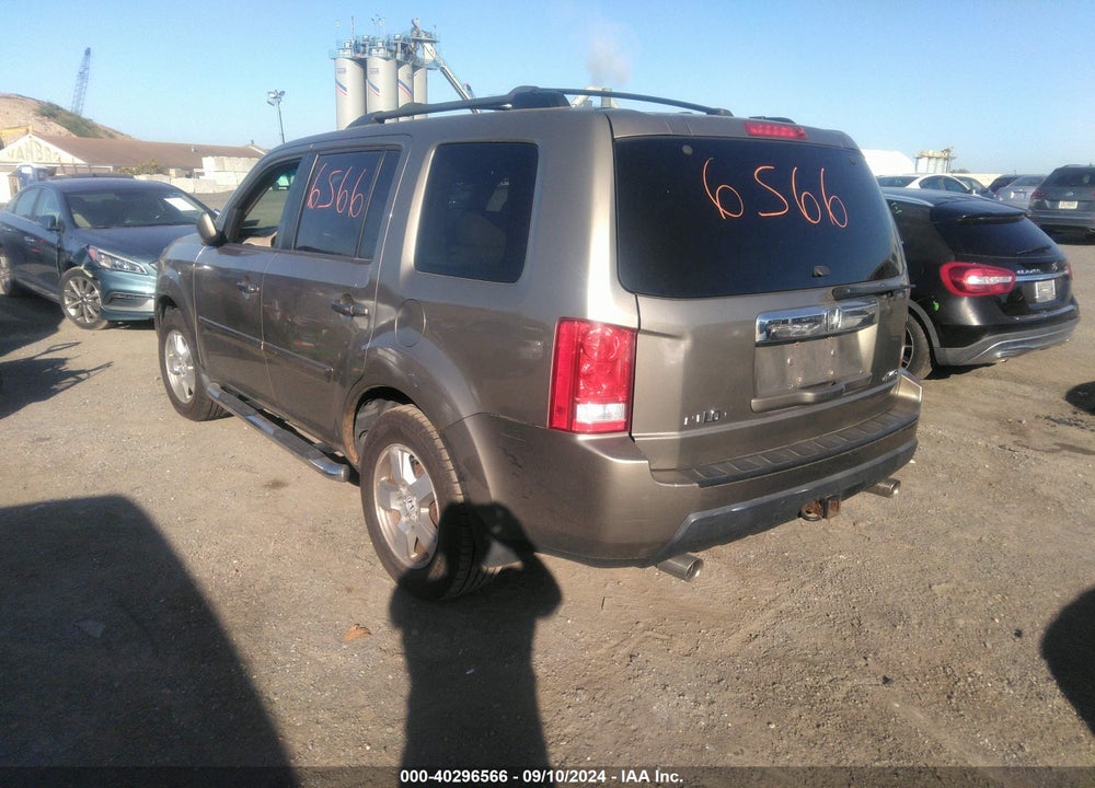 2011 HONDA PILOT EX-L VIN: 5FNYF4H65BB030939