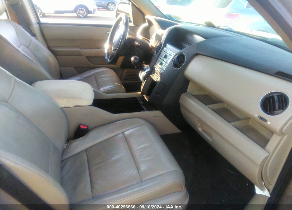 2011 HONDA PILOT EX-L VIN: 5FNYF4H65BB030939