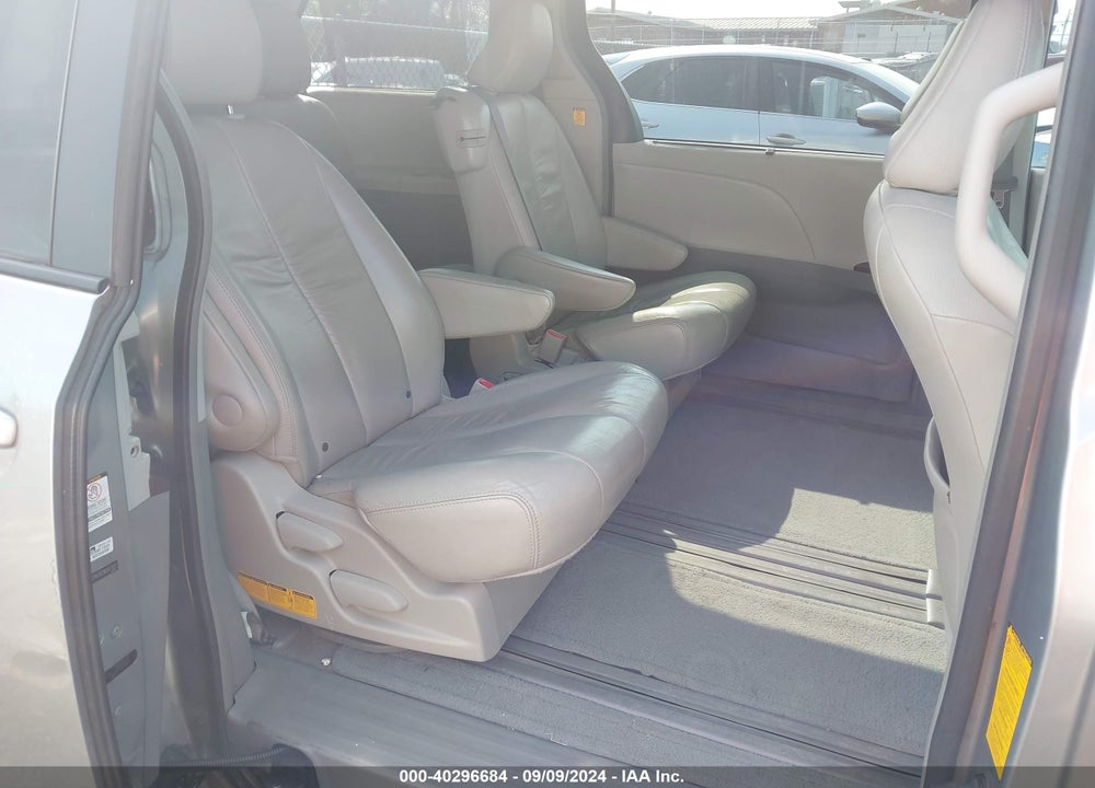 2011 TOYOTA SIENNA XLE V6 VIN: 5TDYK3DC9BS077825