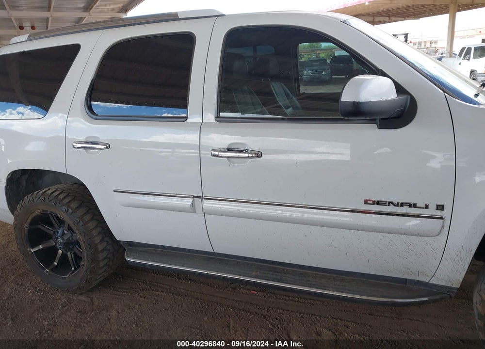 2008 GMC YUKON DENALI VIN: 1GKFK63888J240626