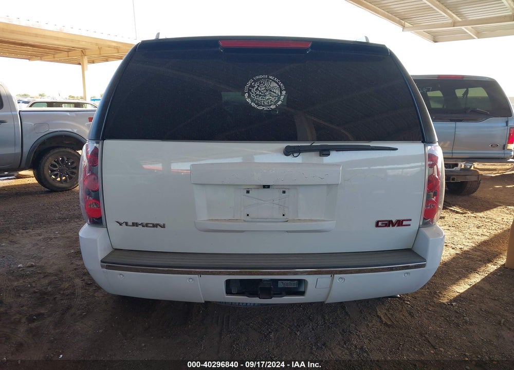 2008 GMC YUKON DENALI VIN: 1GKFK63888J240626
