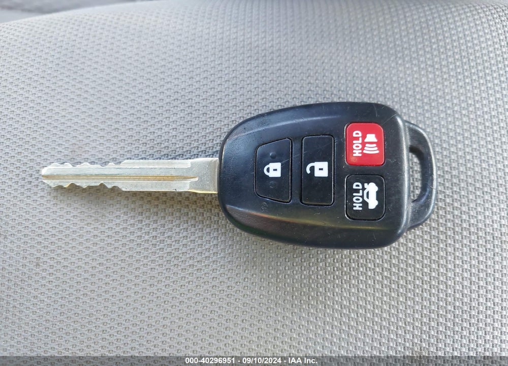 2014 TOYOTA COROLLA LE VIN: 5YFBURHE6EP135241