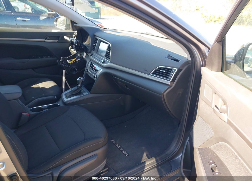 2018 HYUNDAI ELANTRA SEL VIN: 5NPD84LF6JH265513