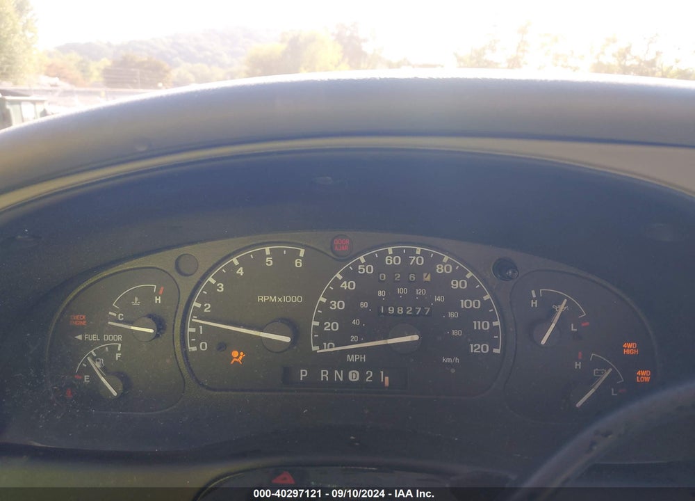 2000 FORD EXPLORER XLS VIN: 1FMZU72X5YUA44171