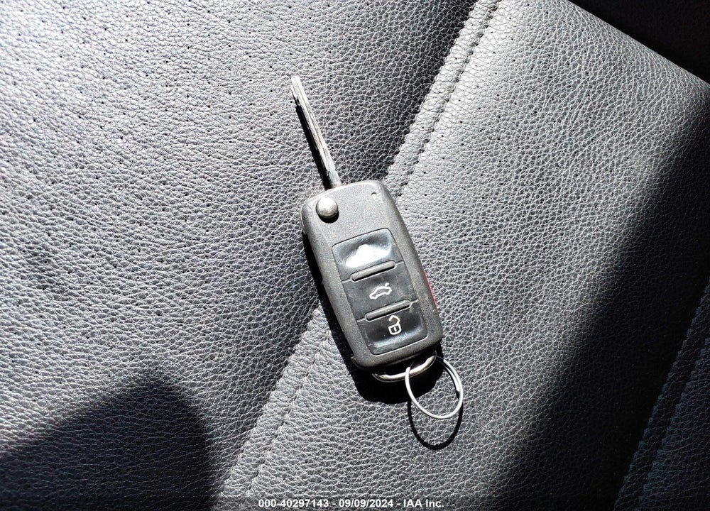 2012 VOLKSWAGEN JETTA 2.5L SE VIN: 3VWBP7AJ8CM306107