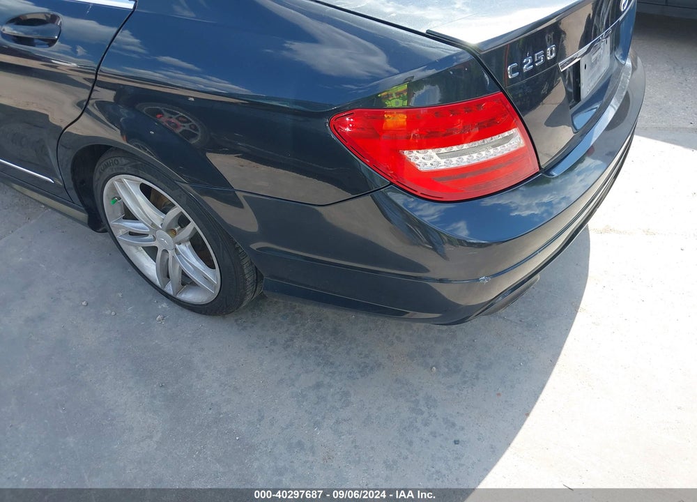 2013 MERCEDES-BENZ C 250 LUXURY/SPORT VIN: WDDGF4HB4DA774039