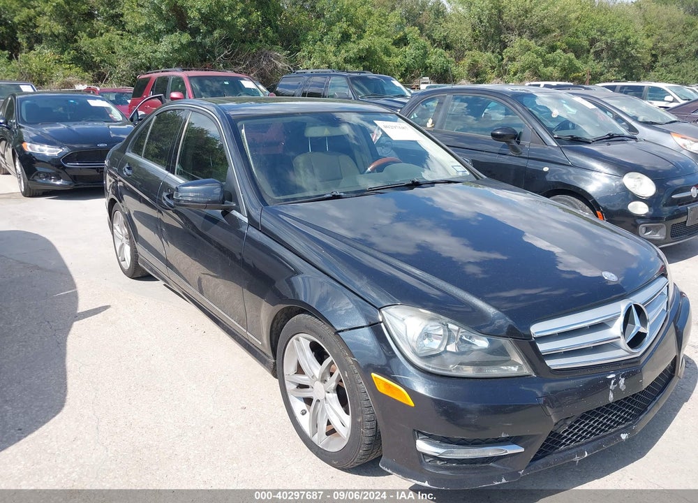 2013 MERCEDES-BENZ C 250 LUXURY/SPORT VIN: WDDGF4HB4DA774039