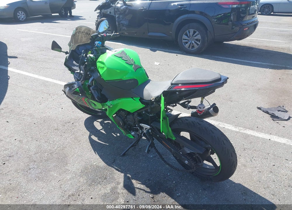 2023 KAWASAKI EX400 VIN: JKAEXKH10PDAN7843