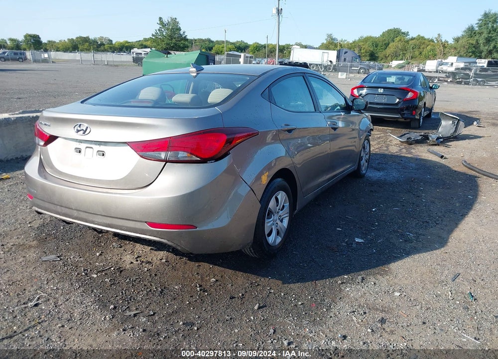 2016 HYUNDAI ELANTRA SE VIN: 5NPDH4AE1GH745431