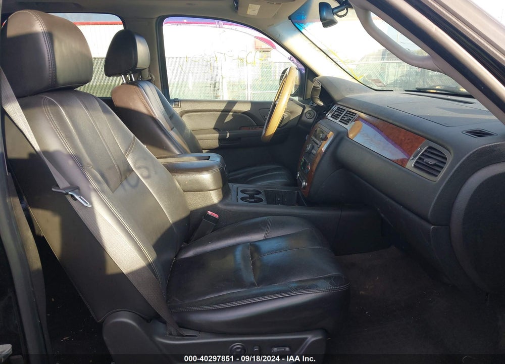 2007 CHEVROLET TAHOE LT VIN: 1GNFK13077J269288
