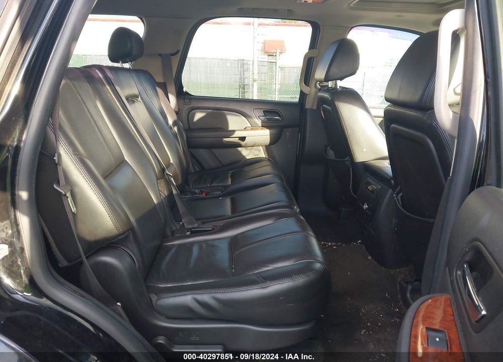 2007 CHEVROLET TAHOE LT VIN: 1GNFK13077J269288