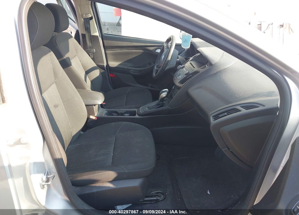 2015 FORD FOCUS SE VIN: 1FADP3K29FL383348