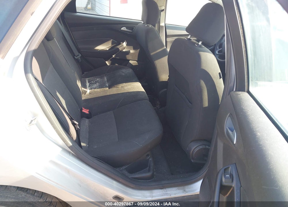 2015 FORD FOCUS SE VIN: 1FADP3K29FL383348