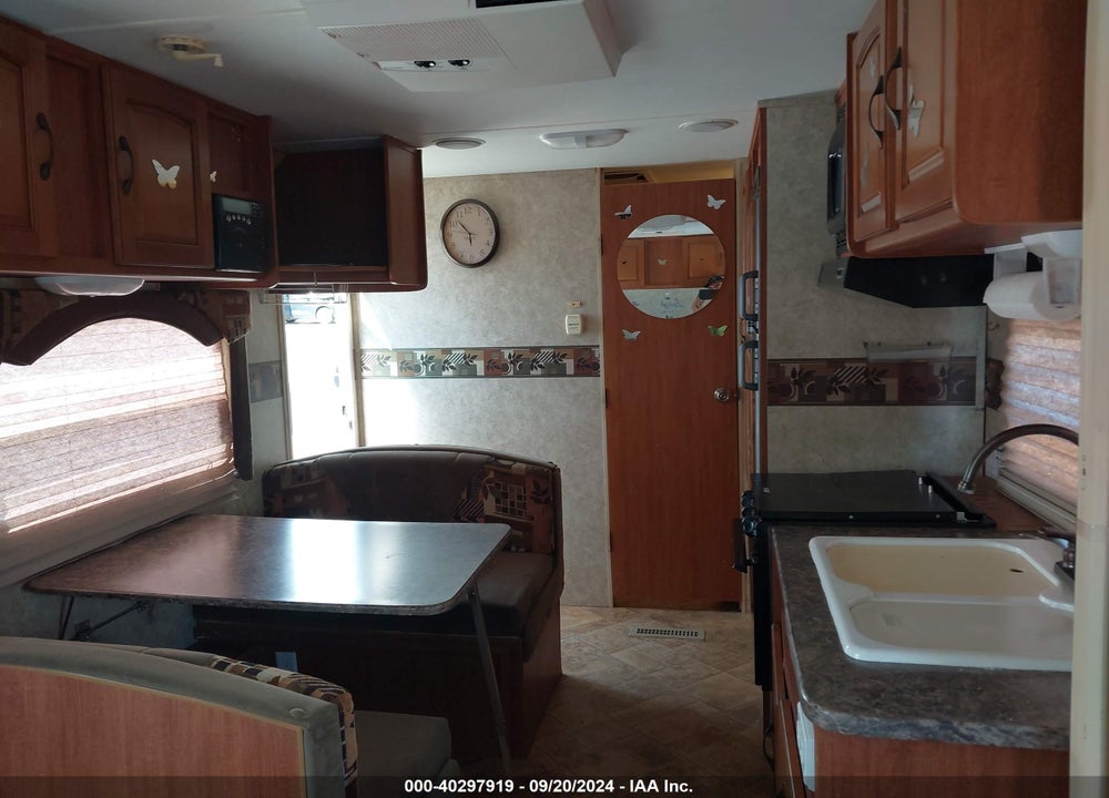 2009 FORST RIVER SURVEYOR 230 VIN: 4X4TSVY229K470052