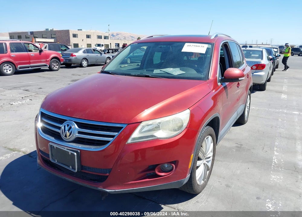 2010 VOLKSWAGEN TIGUAN SE VIN: WVGAV9AX7AW501323