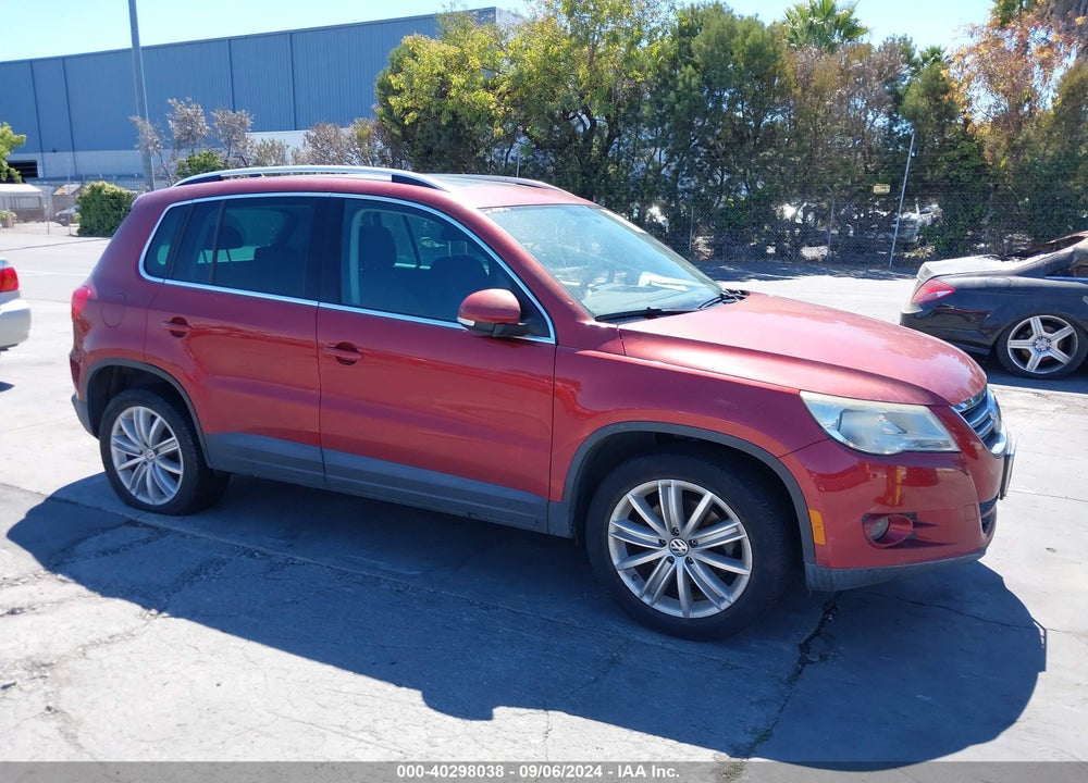 2010 VOLKSWAGEN TIGUAN SE VIN: WVGAV9AX7AW501323