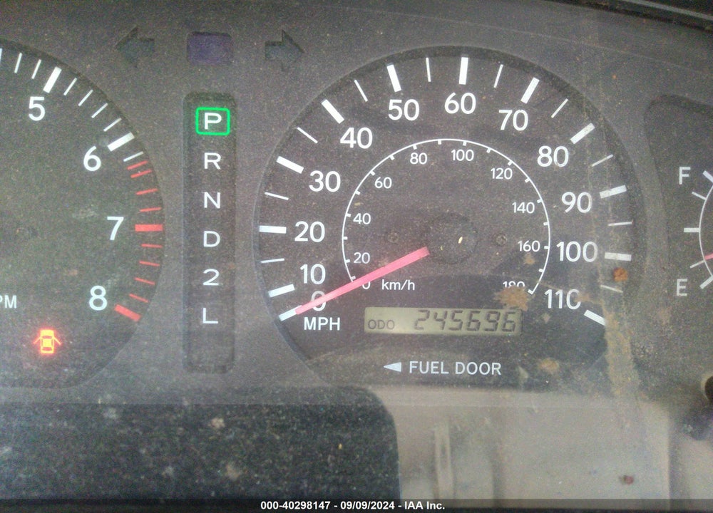 1998 TOYOTA SIENNA LE VIN: 4T3ZF13CXWU005938
