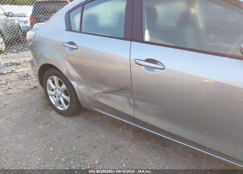 2011 MAZDA 3 I TOURING VIN: JM1BL1VF4B1383358