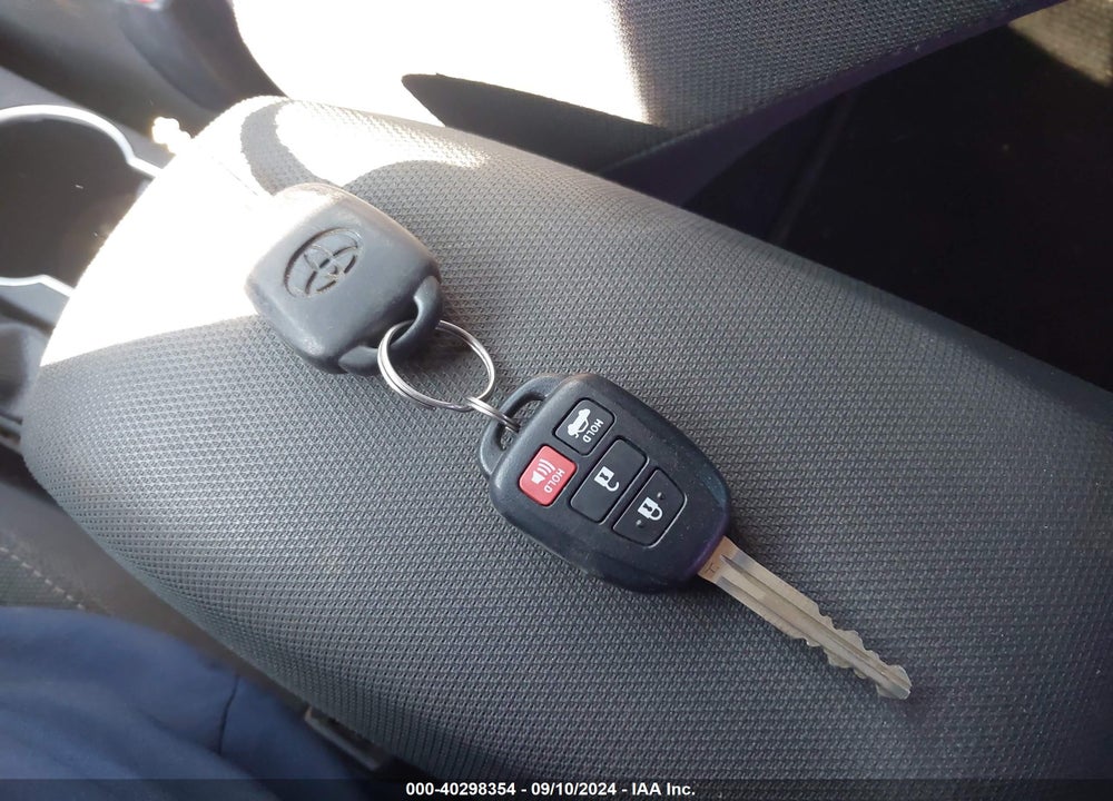 2019 TOYOTA COROLLA LE VIN: 5YFBURHE1KP887859