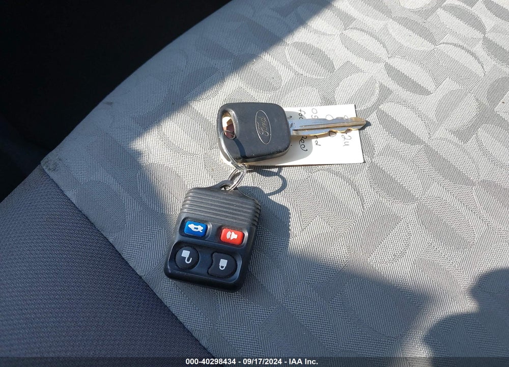 2005 FORD FOCUS VIN: 1FAFP34N35W263509