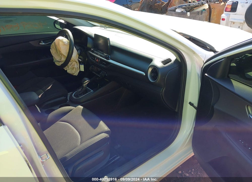 2019 KIA FORTE LXS VIN: 3KPF24AD8KE055786