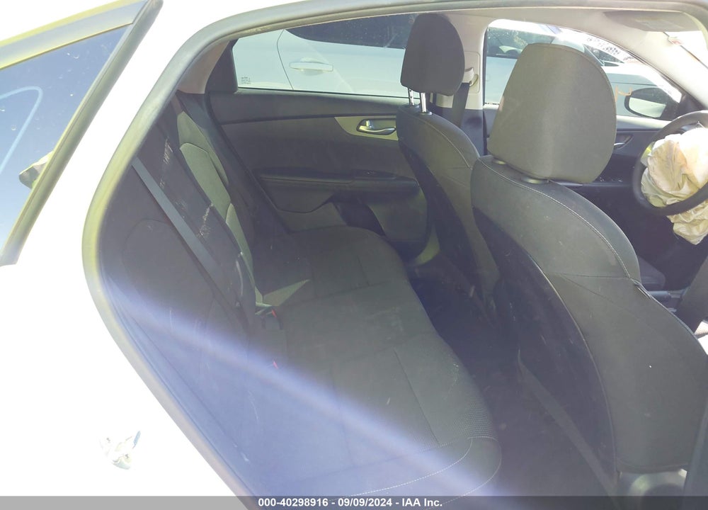 2019 KIA FORTE LXS VIN: 3KPF24AD8KE055786