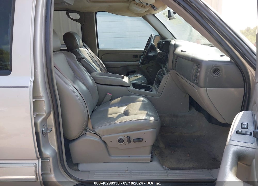 2005 CHEVROLET SUBURBAN 1500 LT VIN: 1GNEC16Z65R130030