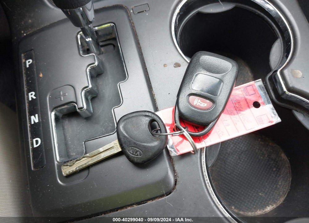 2012 KIA SORENTO LX VIN: 5XYKT3A17CG295167
