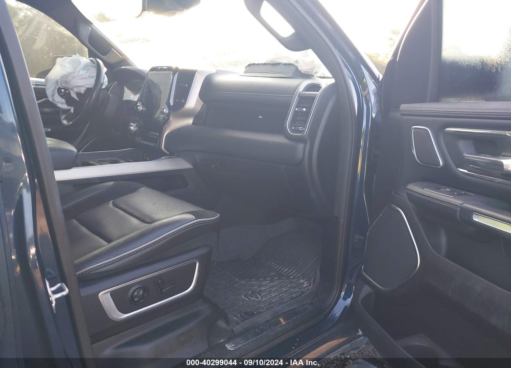 2019 RAM 1500 LAIE  4X4 6'4 BOX VIN: 1C6SRFRT8KN833931