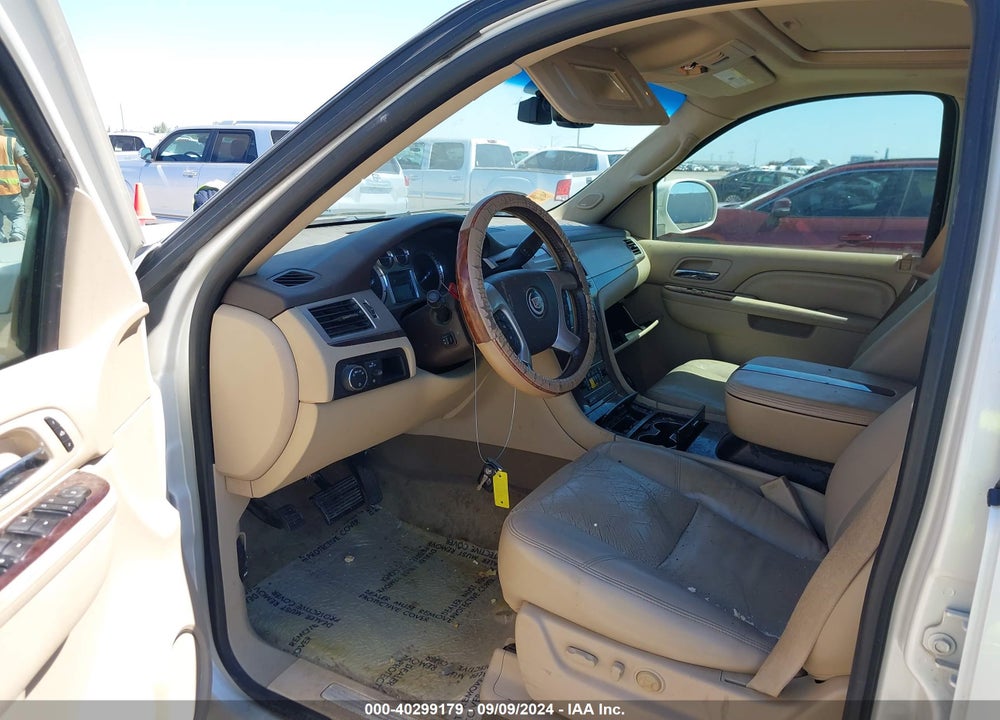 2011 CADILLAC ESCALADE LUXURY VIN: 1GYS3BEF5BR373732