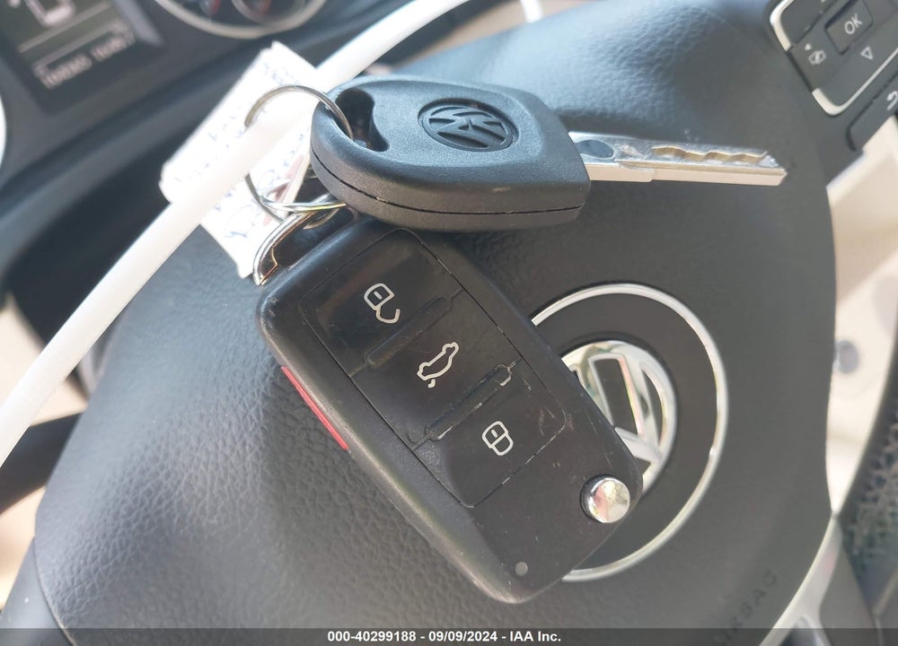2015 VOLKSWAGEN TIGUAN SE VIN: WVGAV7AX8FW605296