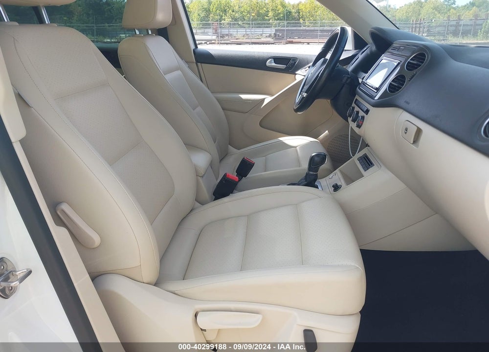 2015 VOLKSWAGEN TIGUAN SE VIN: WVGAV7AX8FW605296