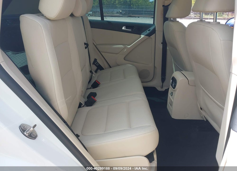 2015 VOLKSWAGEN TIGUAN SE VIN: WVGAV7AX8FW605296