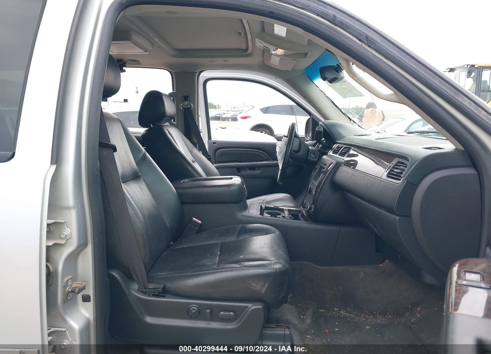 2010 GMC YUKON XL 1500 DENALI VIN: 1GKUKMEF7AR193362