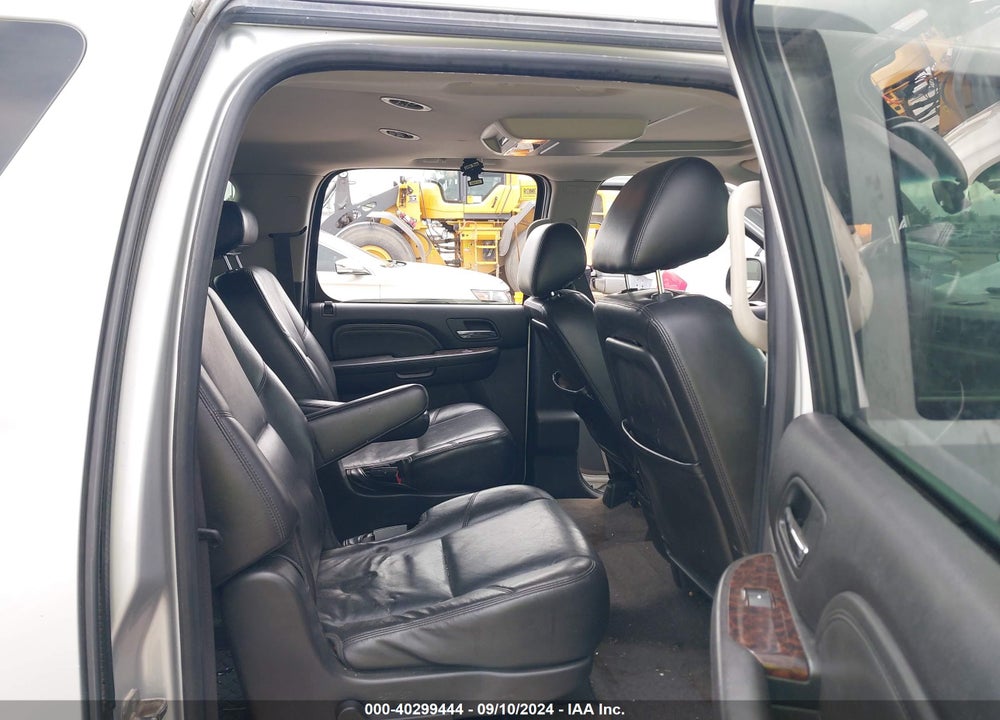 2010 GMC YUKON XL 1500 DENALI VIN: 1GKUKMEF7AR193362