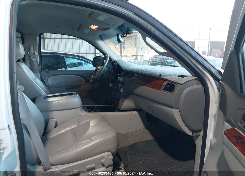 2011 CHEVROLET TAHOE LT VIN: 1GNSKBE05BR113083