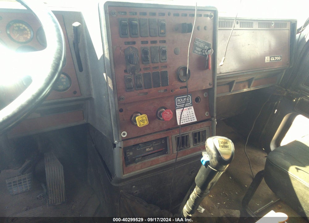1996 MACK CL713 CL700 VIN: 1M2AD09C8TW003666