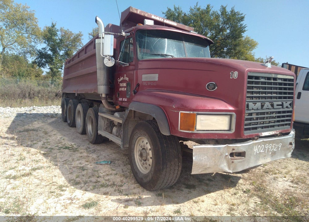1996 MACK CL713 CL700 VIN: 1M2AD09C8TW003666