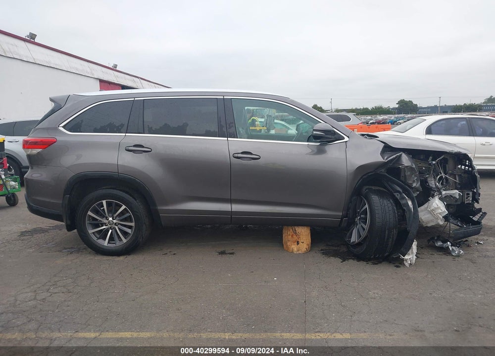 2017 TOYOTA HIGHLANDER XLE VIN: 5TDJZRFH7HS362444