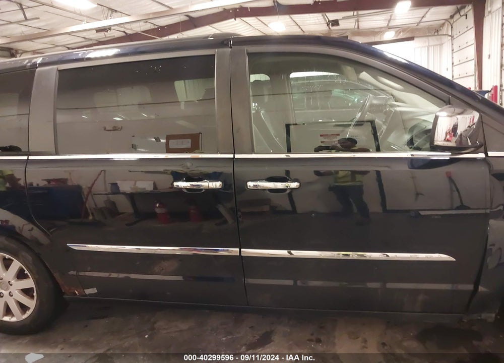 2011 CHRYSLER TOWN & COUNTRY TOURING-L VIN: 2A4RR8DGXBR714143