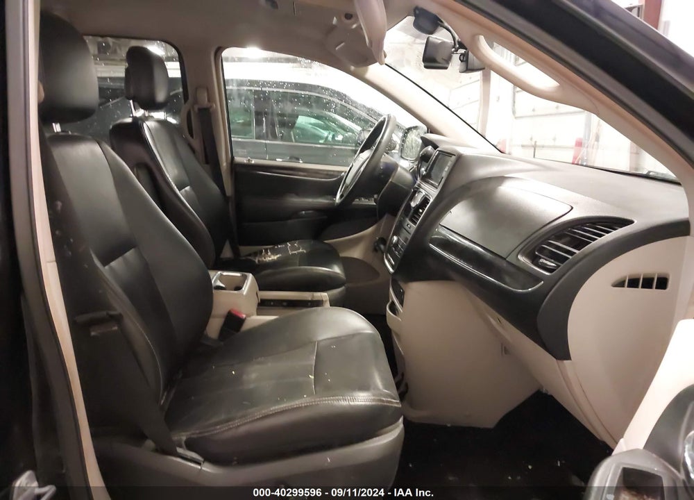 2011 CHRYSLER TOWN & COUNTRY TOURING-L VIN: 2A4RR8DGXBR714143