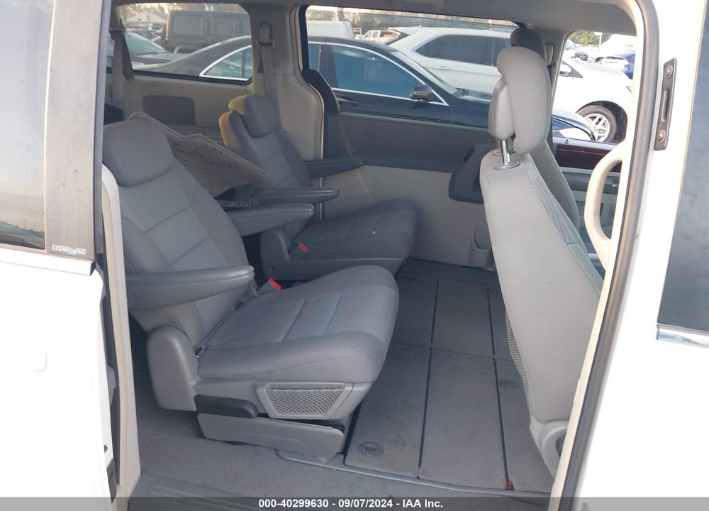 2010 CHRYSLER TOWN & COUNTRY VIN: 2A4RR5D13AR397704