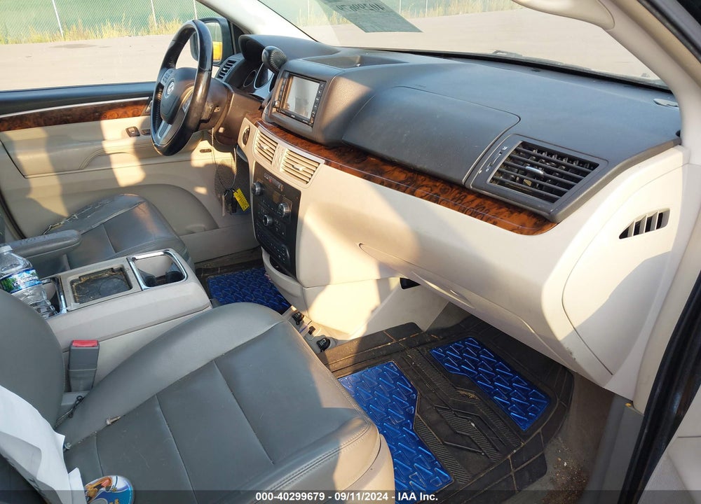 2011 VOLKSWAGEN ROUTAN SEL PREMIUM VIN: 2V4RW6DGXBR645804