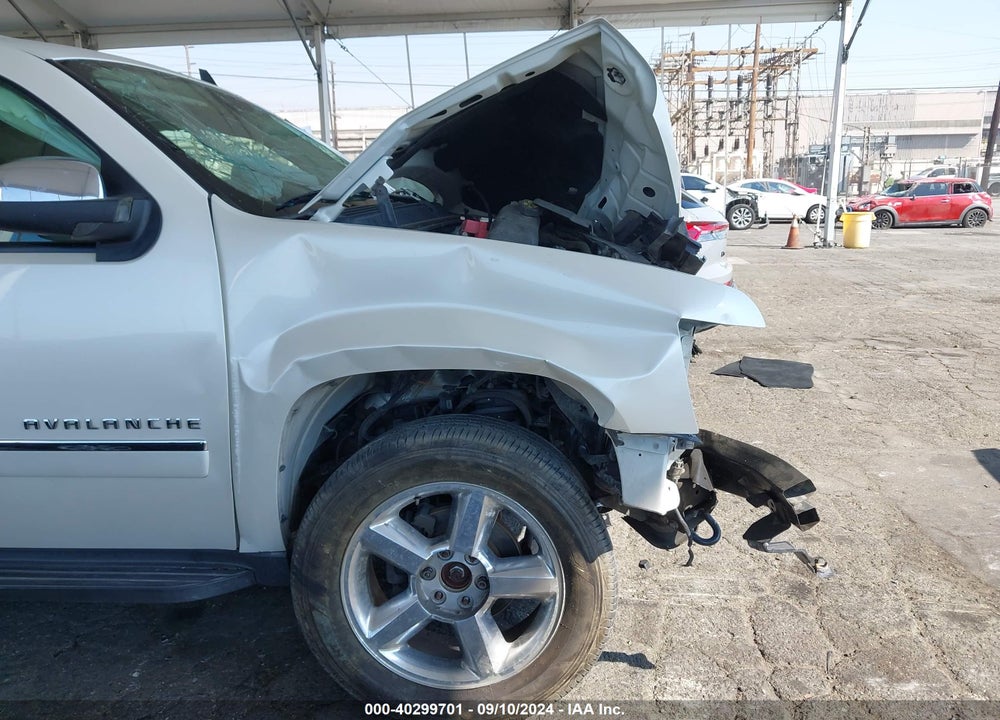 2011 CHEVROLET AVALANCHE 1500 LTZ VIN: 3GNTKGE33BG202730